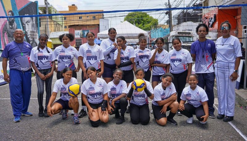"Inefi con el Barrio" reúne jóvenes en jornada deportiva en San Carlos