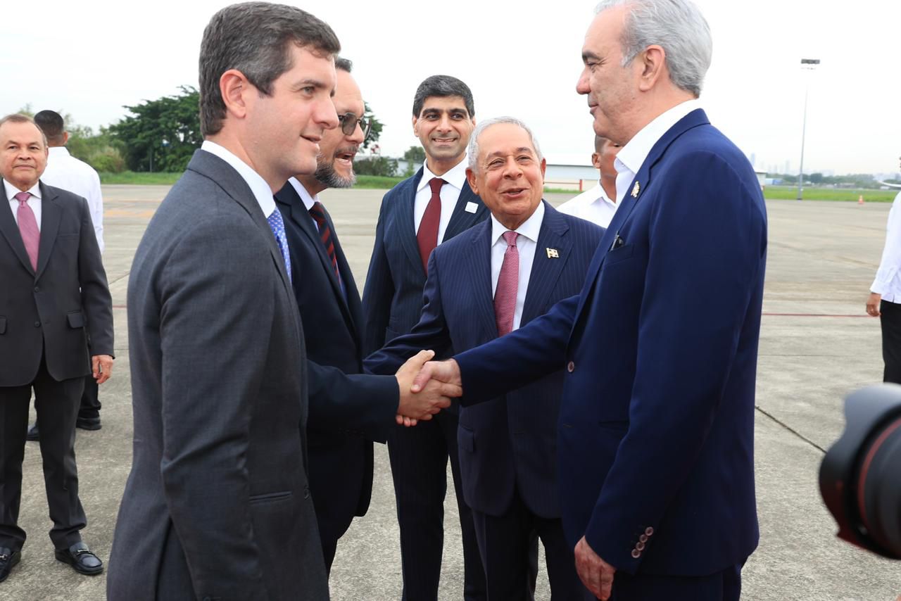 Zonas francas marcan agenda del presidente Luis Abinader en Panamá