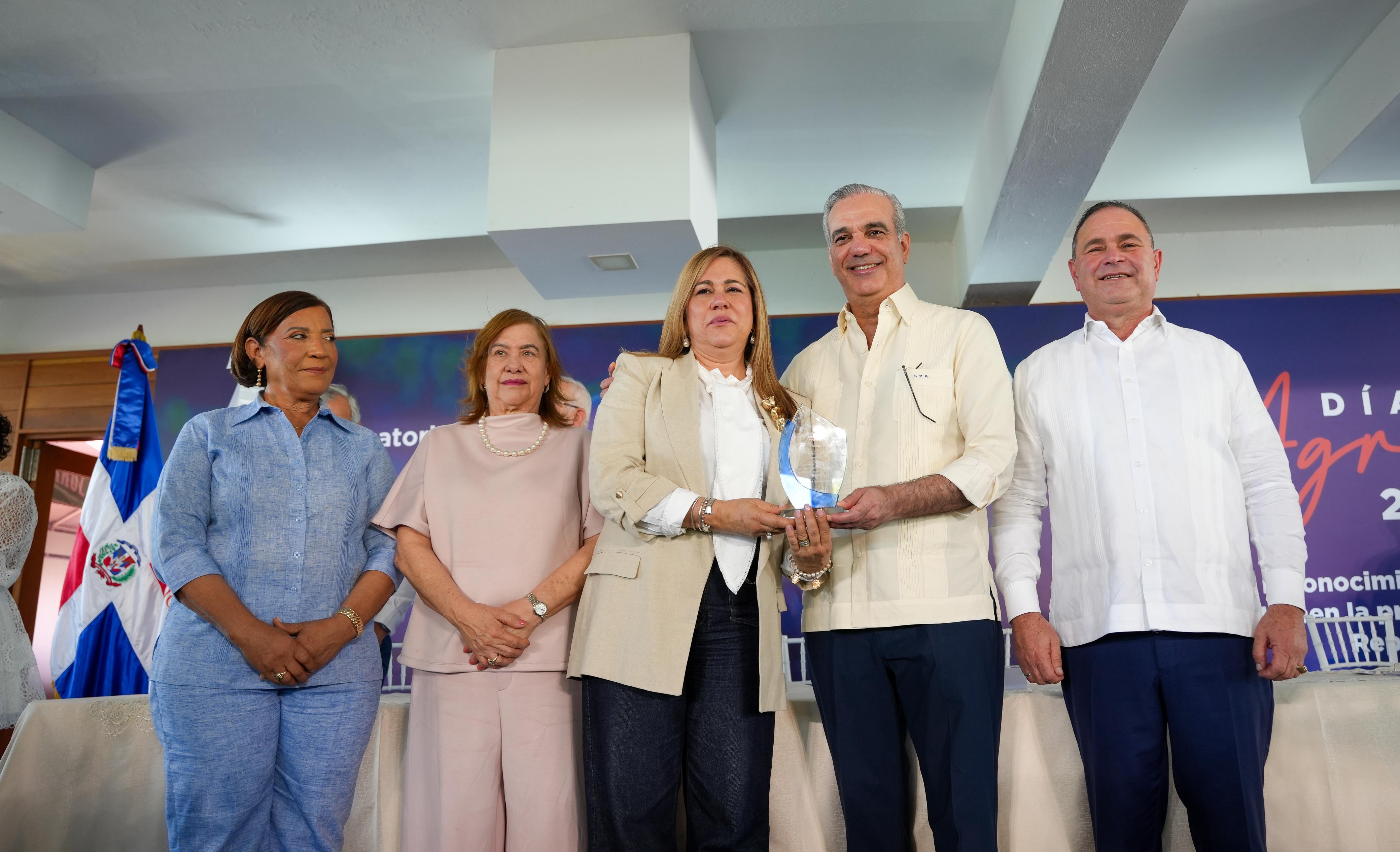 Campo dominicano mantiene estabilidad alimentaria, afirma Luis Abinader