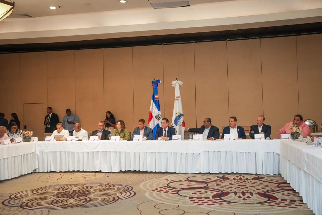 FEDOMU designa a Yayo como enlace ante el Poder Ejecutivo con respecto a la Ley de Residuos