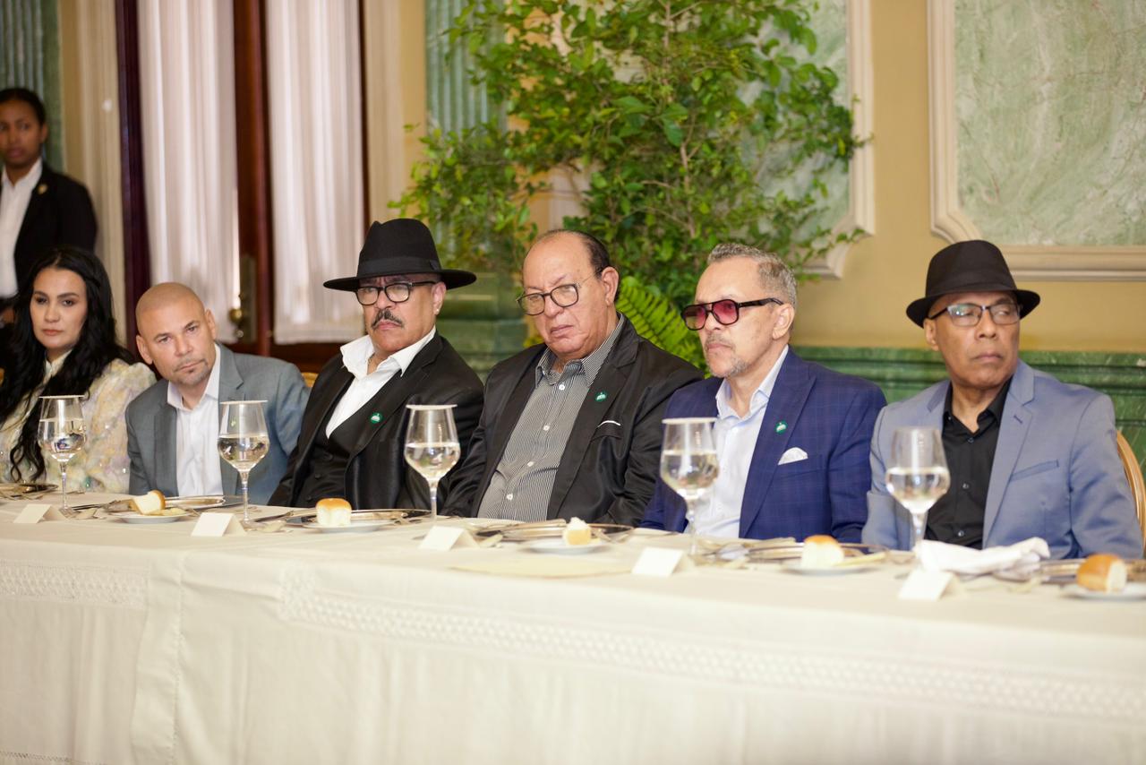 Clase artística recibe respaldo del presidente Luis Abinader en encuentro cultural