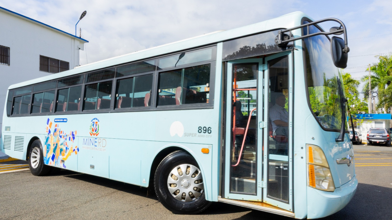 Transporte estudiantil del ITSC será fortalecido con la entrega de dos autobuses por parte de TRAE y OMSA