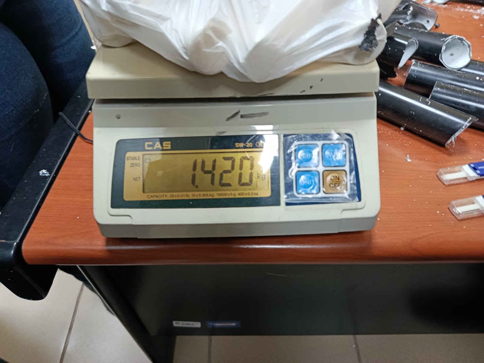Cocaína oculta en tubos dentro de maletas fue descubierta por la DNCD en el aeropuerto del Cibao