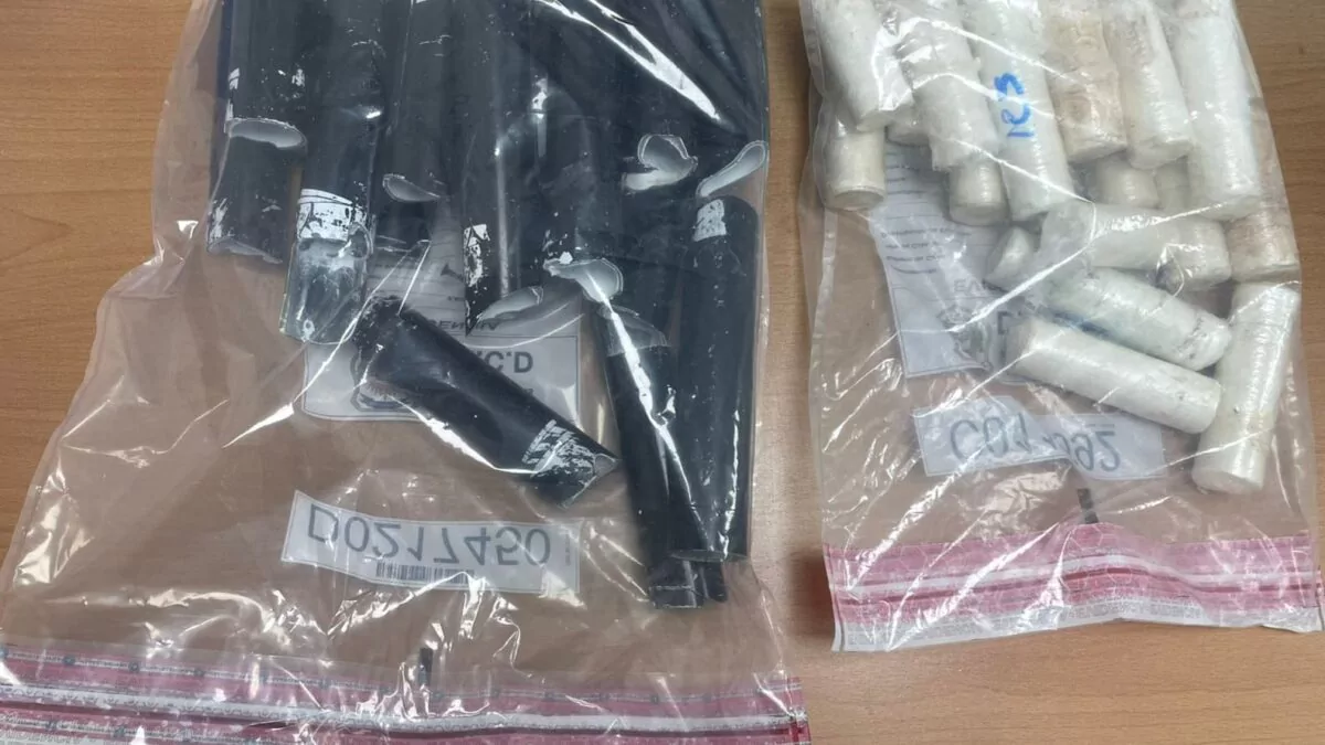 Cocaína oculta en tubos dentro de maletas fue descubierta por la DNCD en el aeropuerto del Cibao