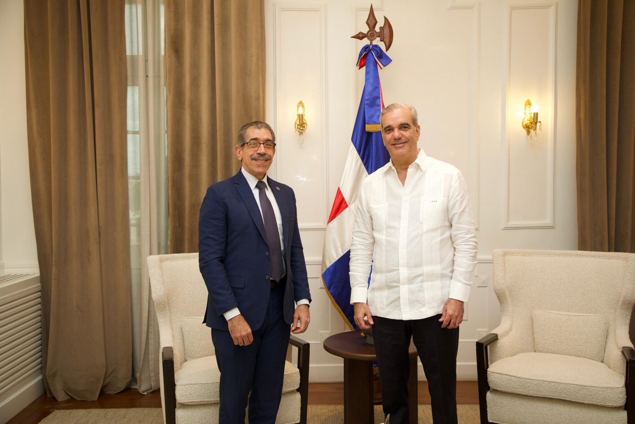 Rector electo Jorge Asjana se reúne con Abinader para fortalecer la educación superior y la UASD