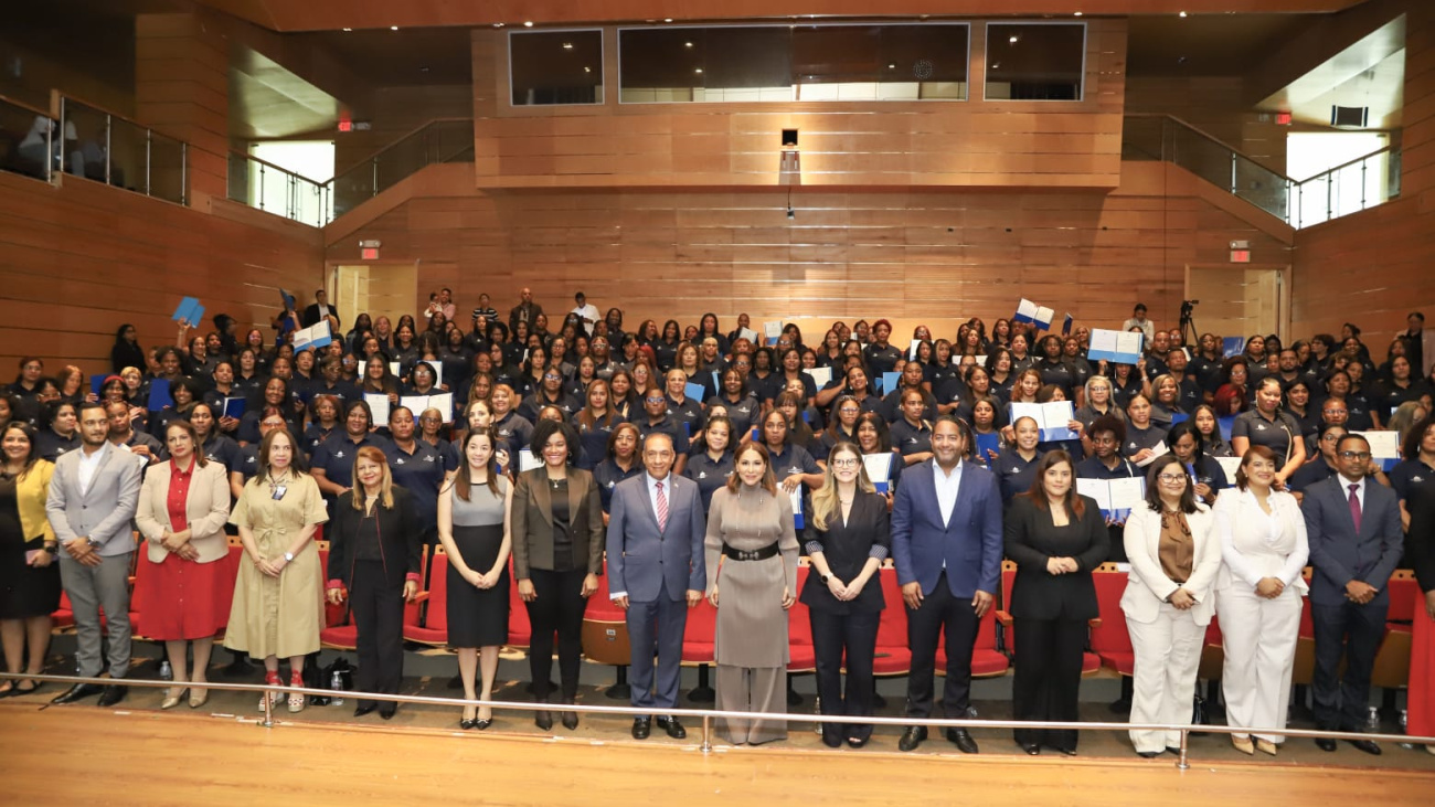 Formación de cuidadores es impulsa por Supérate y Conape con 216 graduados en el Gran Santo Domingo