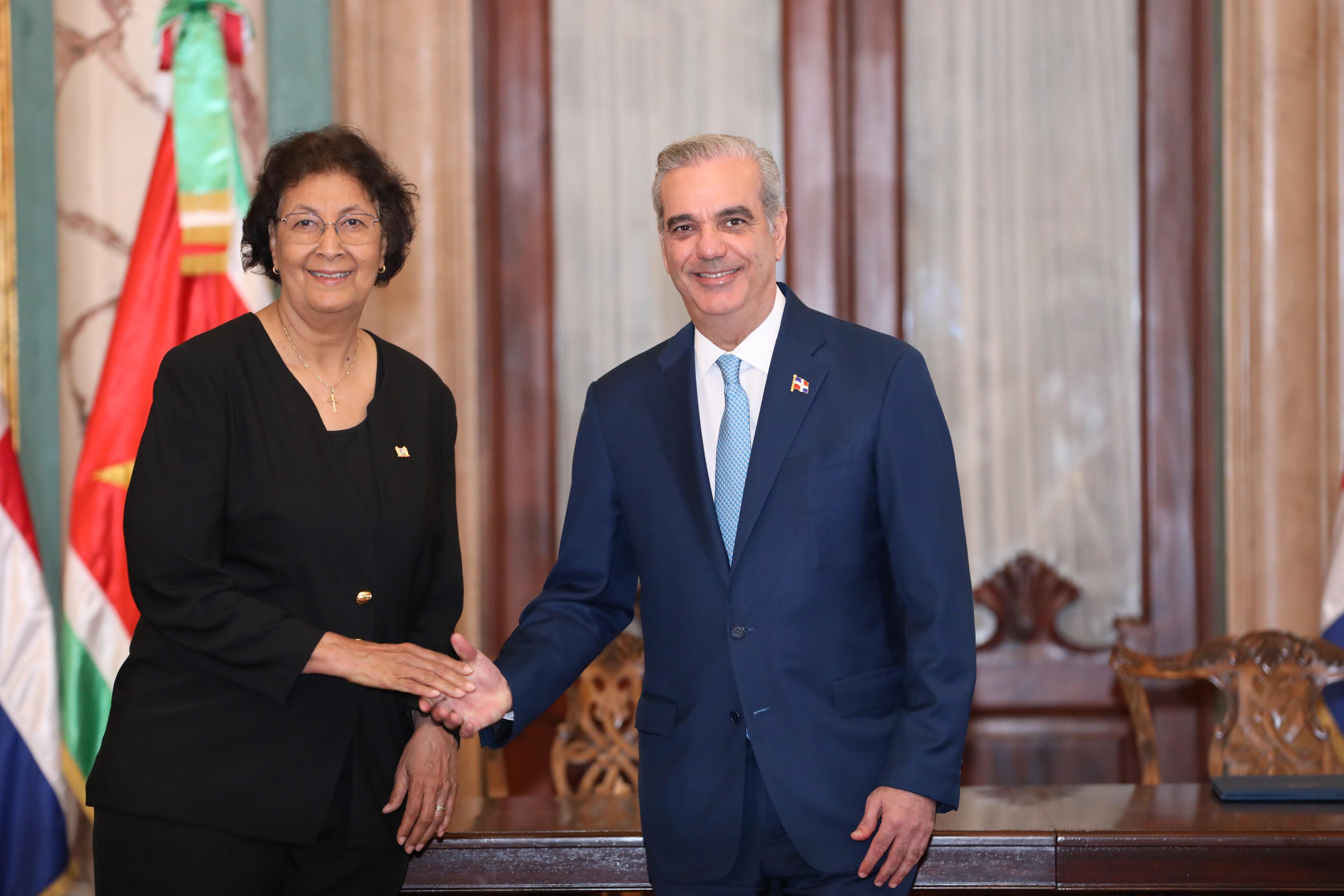 Cooperación bilateral entre República Dominicana y Surinam impulsa acuerdos en turismo, inversión y agricultura