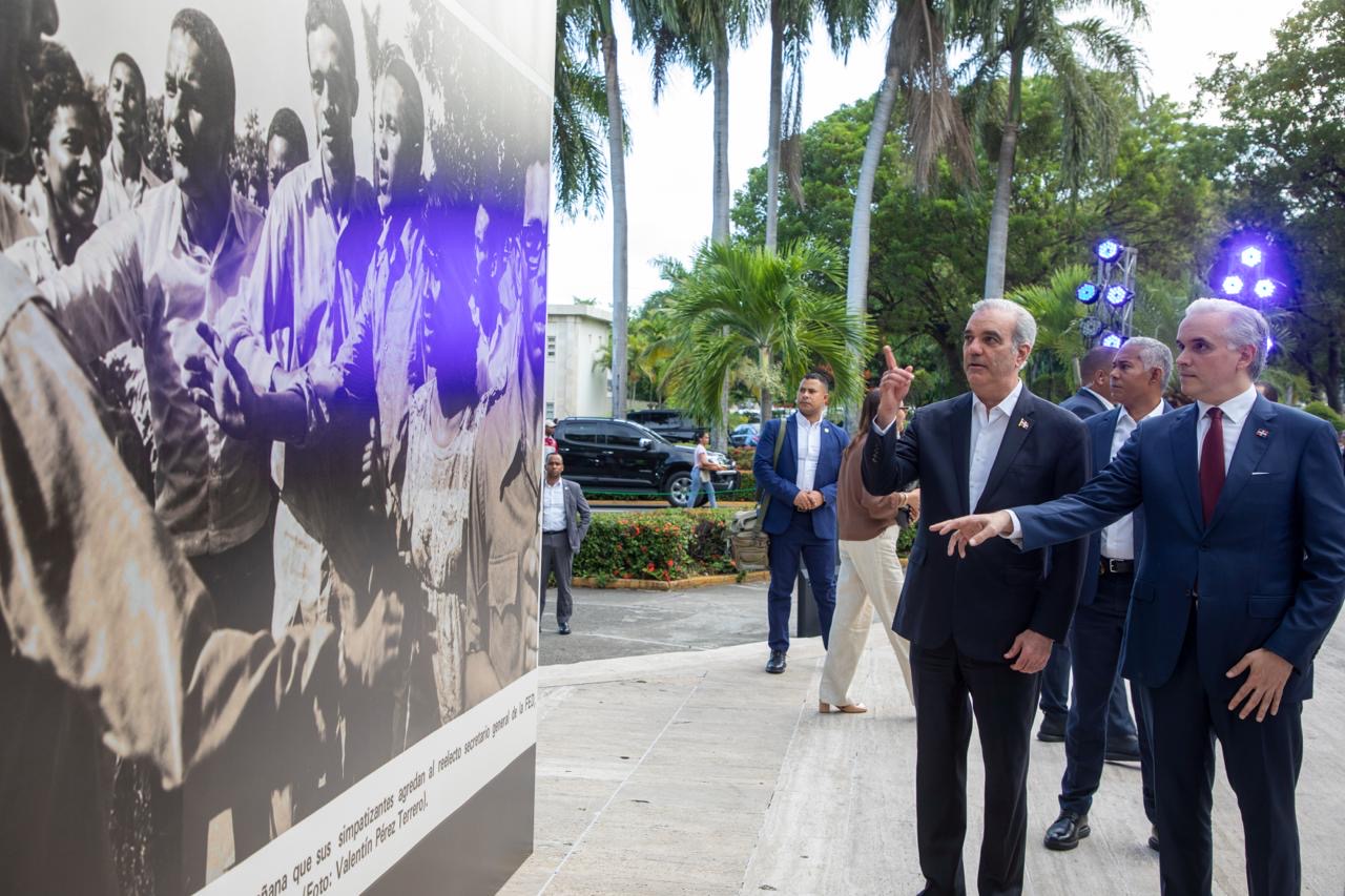 Natalicio por Hatuey De Camps reúne a Abinader en acto con documental y homenaje a su legado democrático