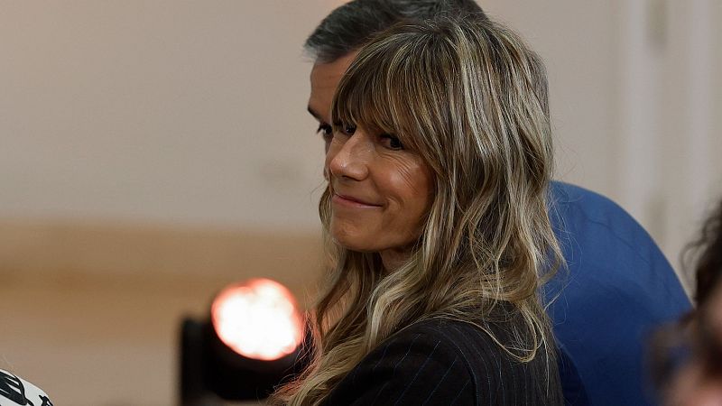 Begoña Gómez es enviada al banquillo, le retiran pasaporte y se le prohíbe salir de España