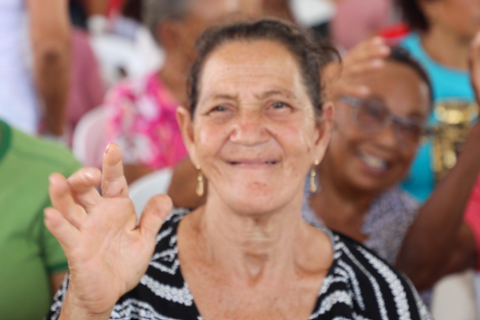 Madres dominicanas reciben reconocimiento en jornada encabezada por Abinader con más de 3,000 asistentes