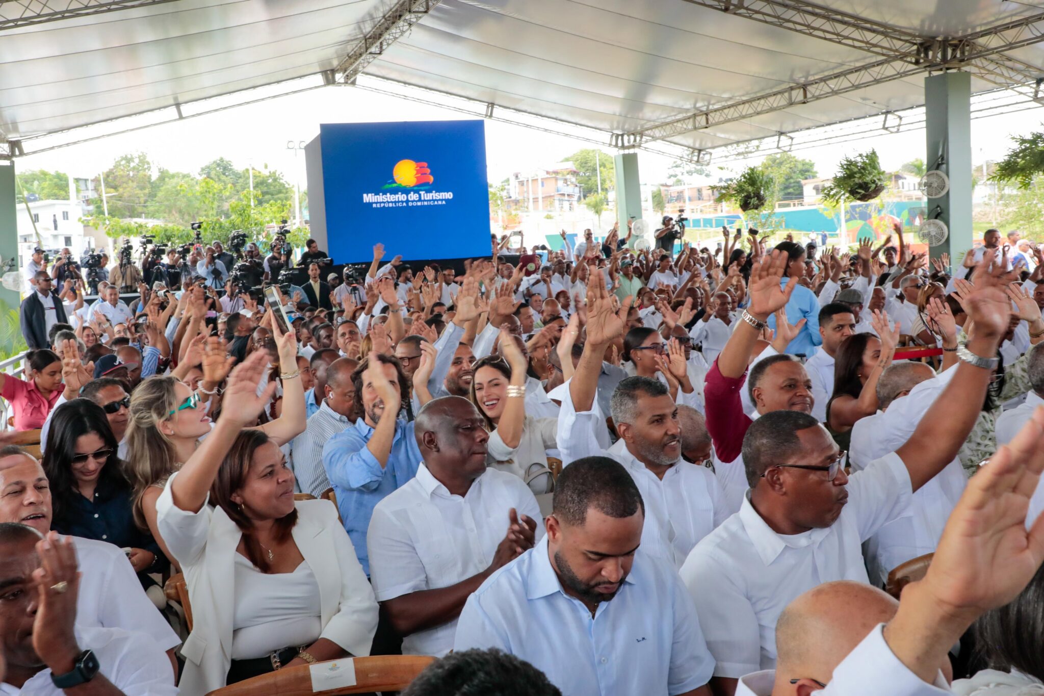 Abinader inaugura Bulevar de la Salud en Haina y anuncia nuevas obras para la comunidad