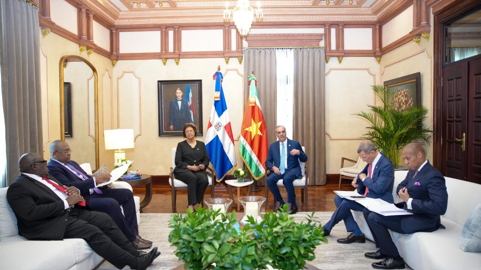 Visita oficial de presidenta de Surinam fortalece cooperación y relaciones bilaterales con República Dominicana