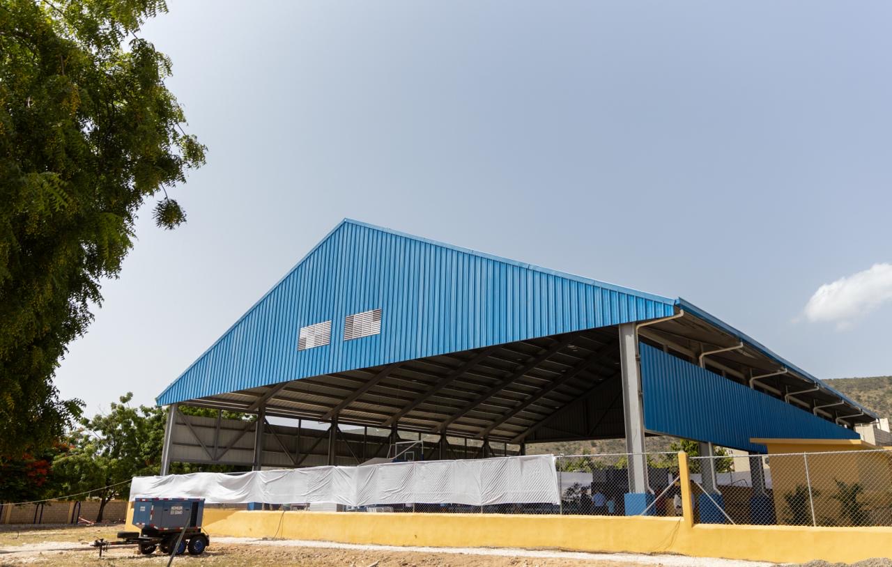 Techado escolar en Duvergé fue inaugurado por Abinader con una inversión de RD$45.5 millones para beneficiar a 388 estudiantes.