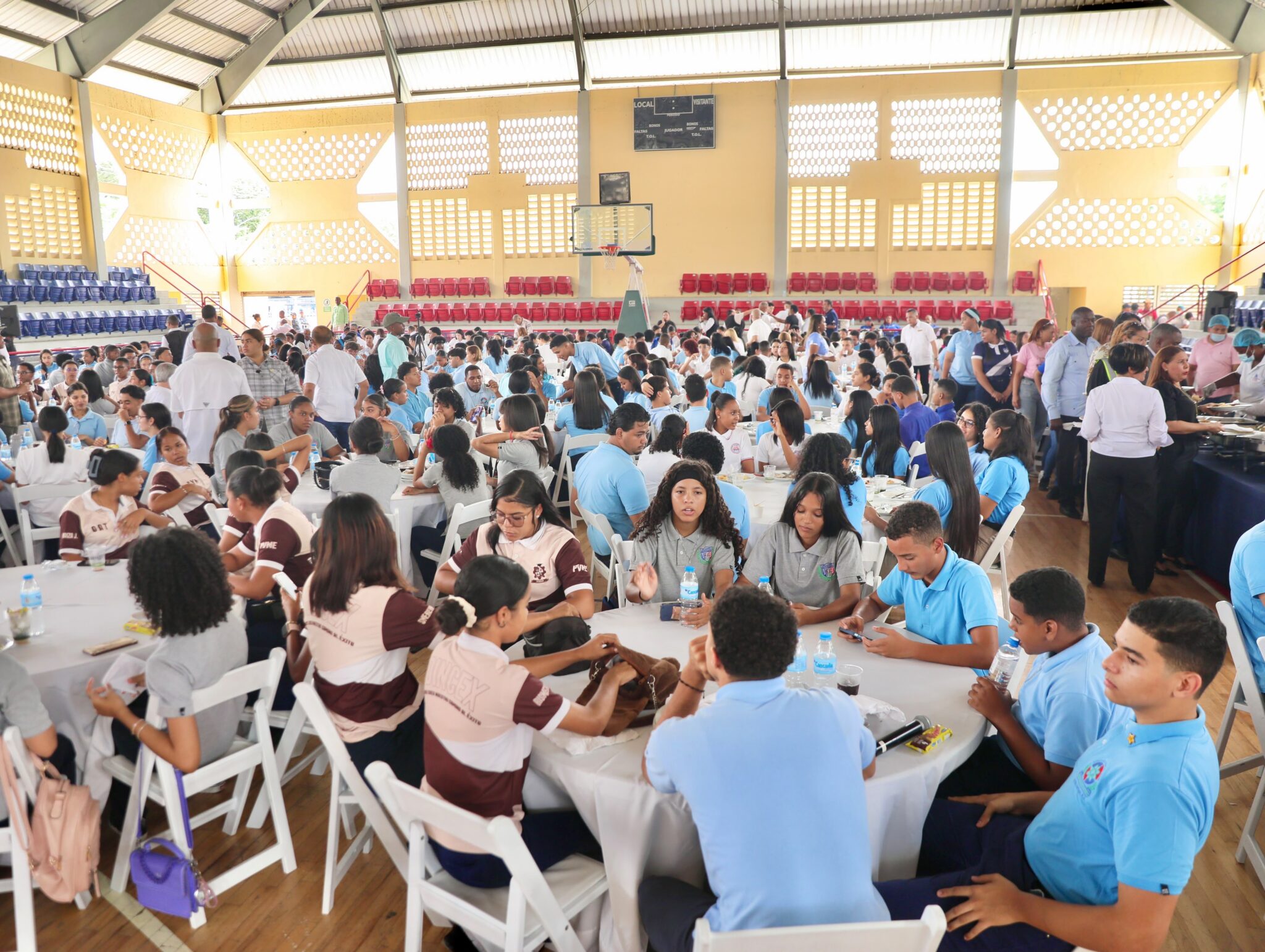 Becas anticipadas: Abinader dispone evaluar solicitudes desde quinto de bachillerato para evitar retrasos