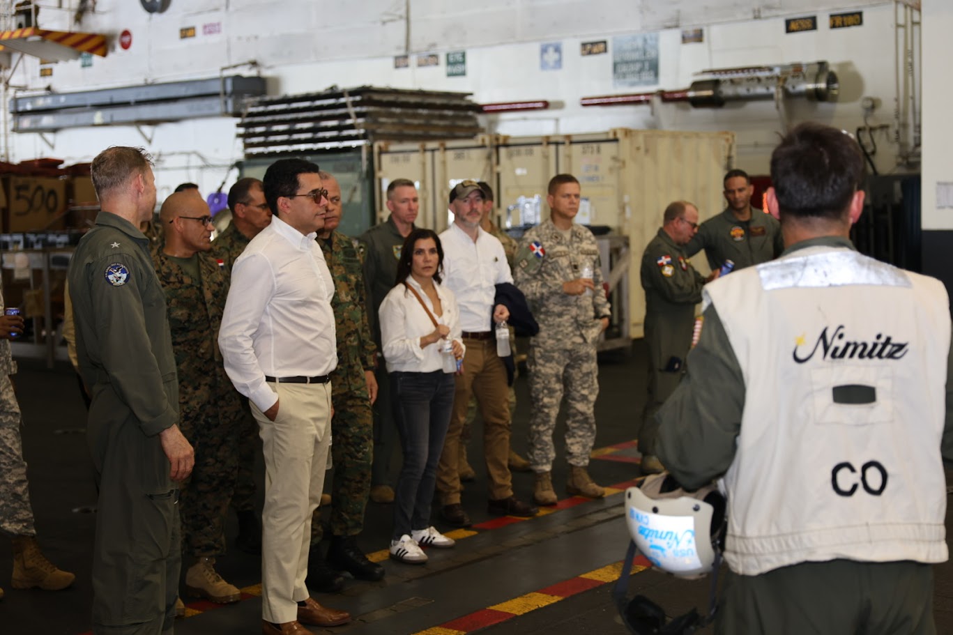 Visita a USS Nimitz reúne a David Collado y autoridades dominicanas en recorrido por portaaviones de EE. UU.