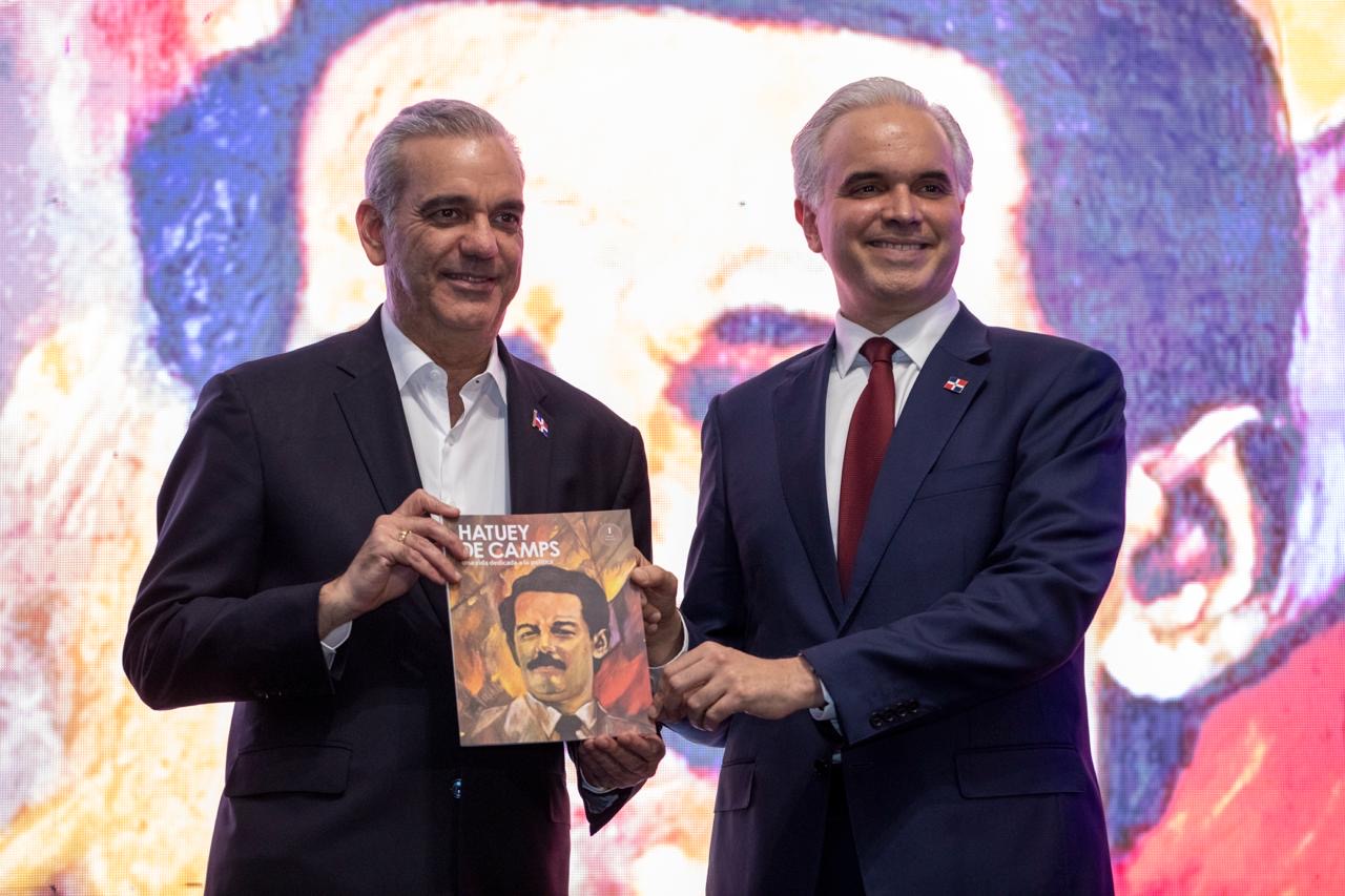 Natalicio por Hatuey De Camps reúne a Abinader en acto con documental y homenaje a su legado democrático