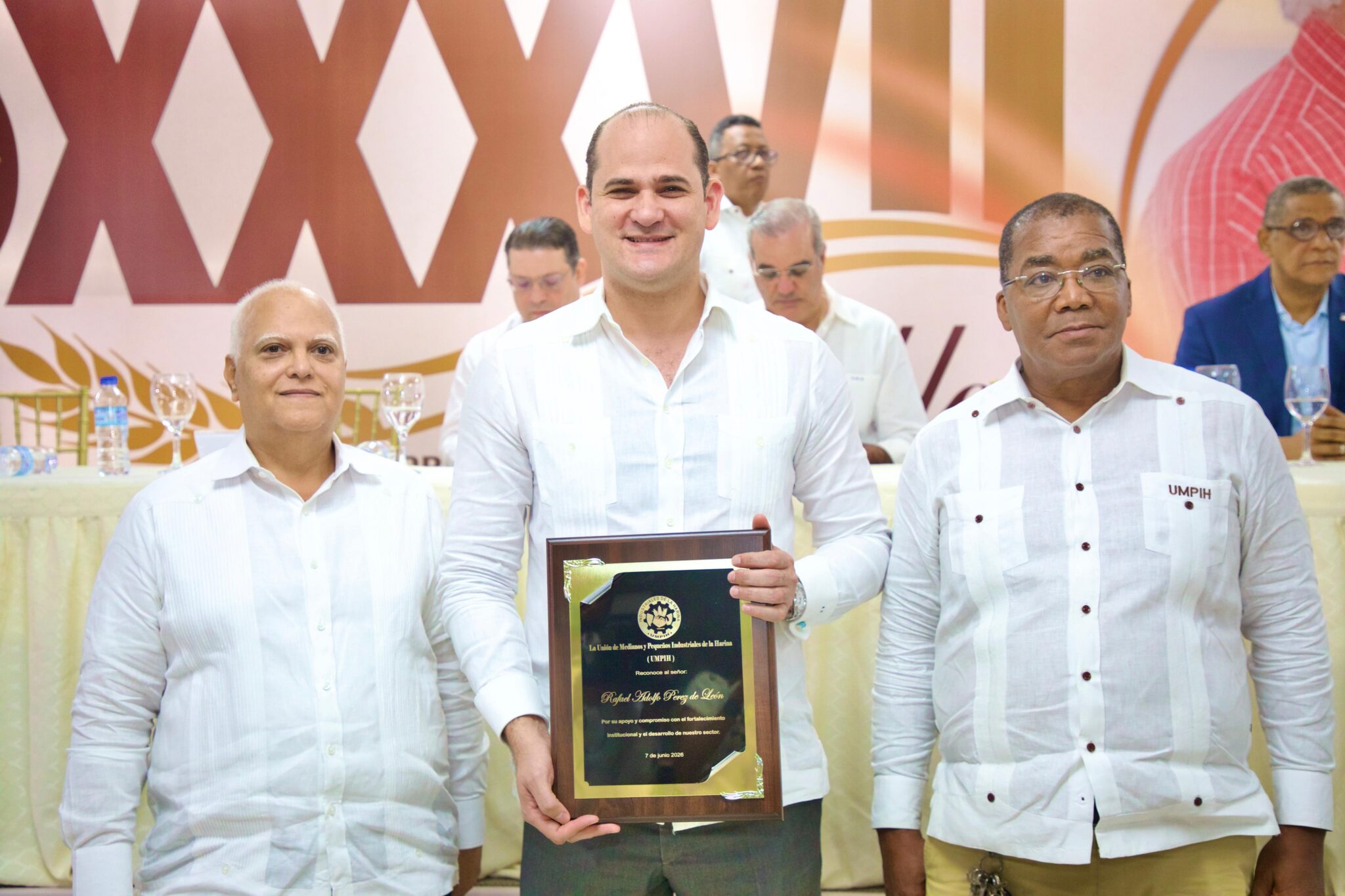 Precios del pan seguirán respaldados por apoyo del Gobierno a productores de harina, afirma Abinader