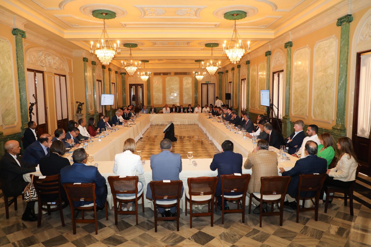 Estabilidad económica se fortalece con cooperación entre Gobierno y sectores productivos, afirma Abinader