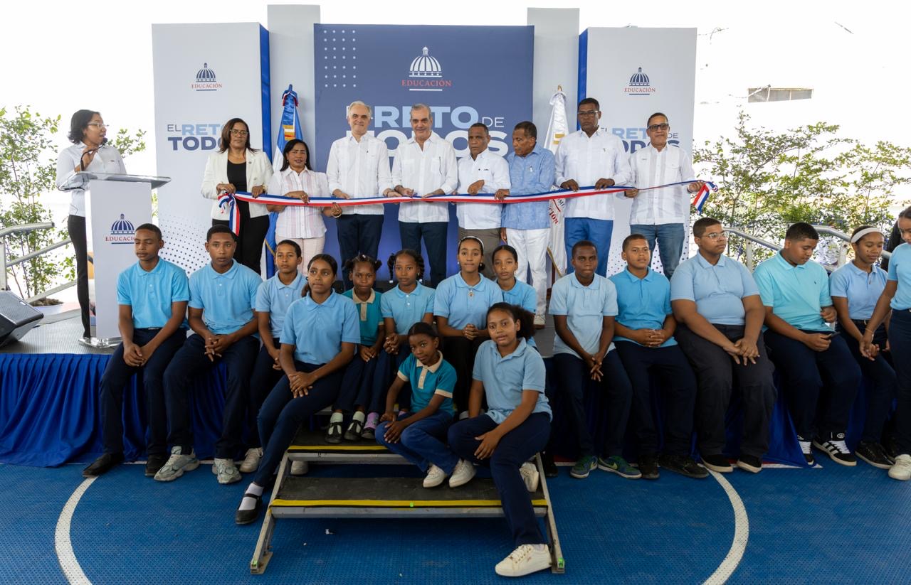 Techado escolar en Duvergé fue inaugurado por Abinader con una inversión de RD$45.5 millones para beneficiar a 388 estudiantes.