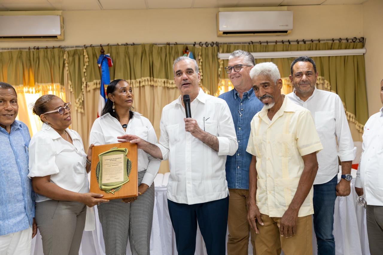 Asociación de Ganaderos de Duvergé reconocen a Abinader y reafirman apoyo al fortalecimiento del sector ganadero