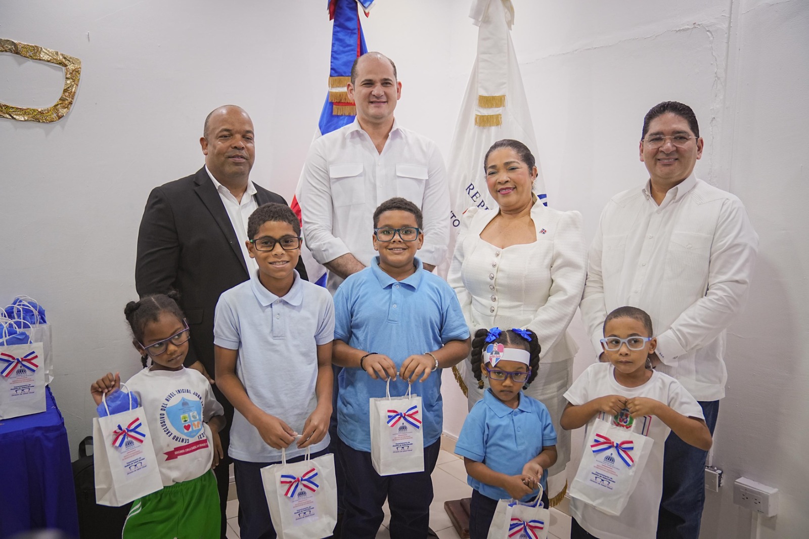 Salud visual beneficia a más de 4,700 estudiantes con lentes y 20 cirugías gratuitas del Inabie