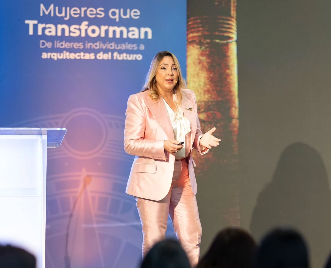 Liderazgo femenino reúne a referentes de innovación, ciencia y negocios en cuarta edición de Mujeres que Transforman