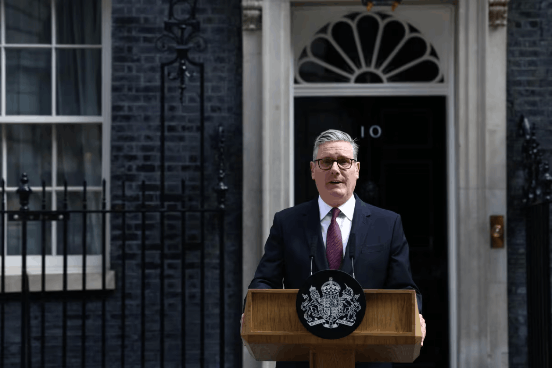 Crisis política lleva a Keir Starmer a dimitir tras menos de dos años de su histórica victoria en Reino Unido
