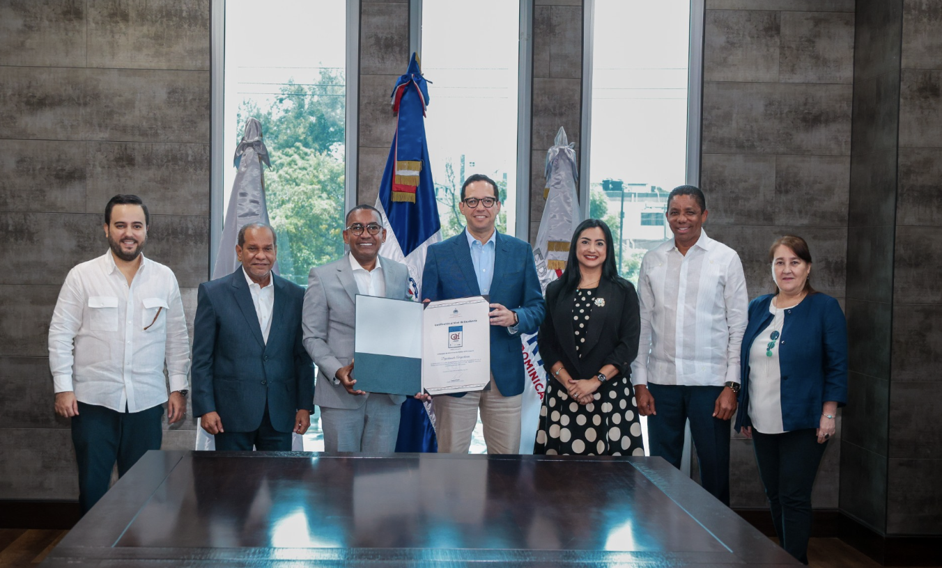 Sello CAF reconoce al Departamento Aeroportuario por superar 300 puntos en evaluación de calidad institucional
