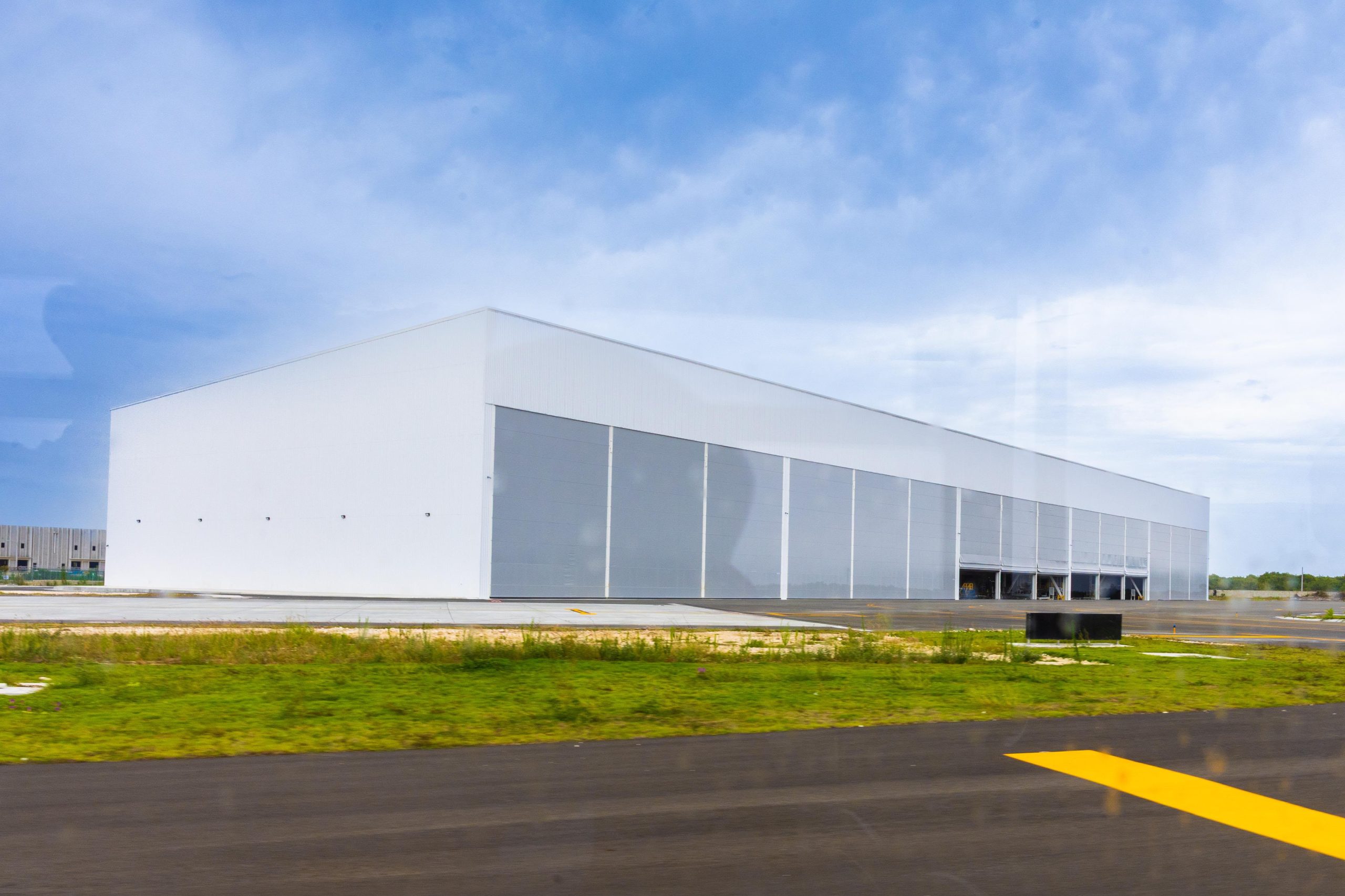 Centro aeronáutico de Punta Cana recibe certificación del IDAC para mantenimiento de aeronaves