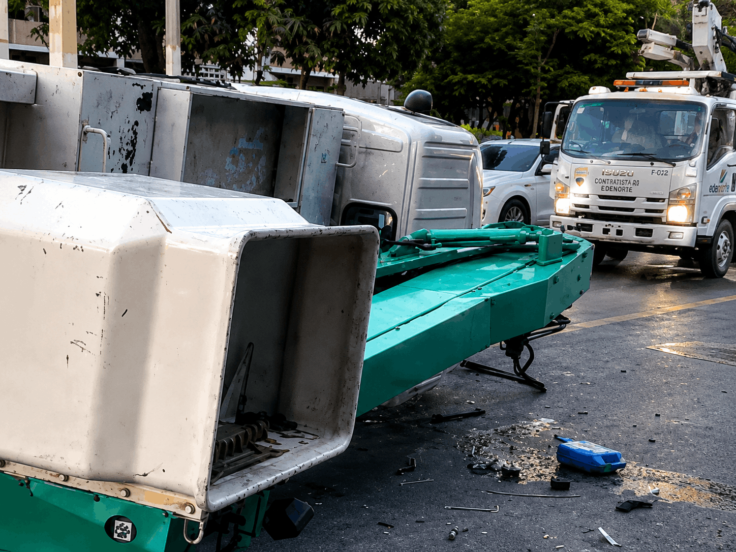Accidente en Circunvalación Sur de Santiago provoca fuerte taponamiento tras choque entre carro y camión grúa