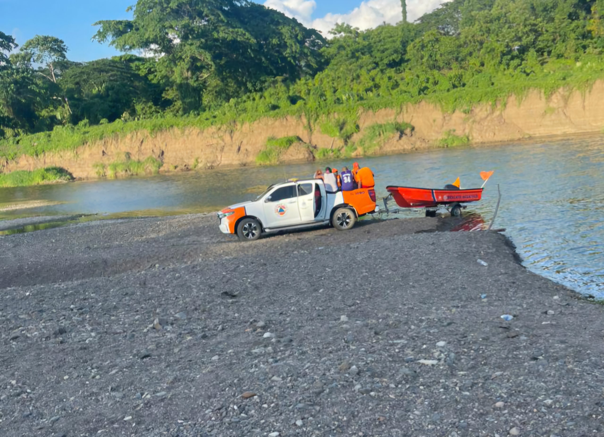 Hallan sin vida a joven desaparecido tras intentar cruzar el Río Soco en El Seibo