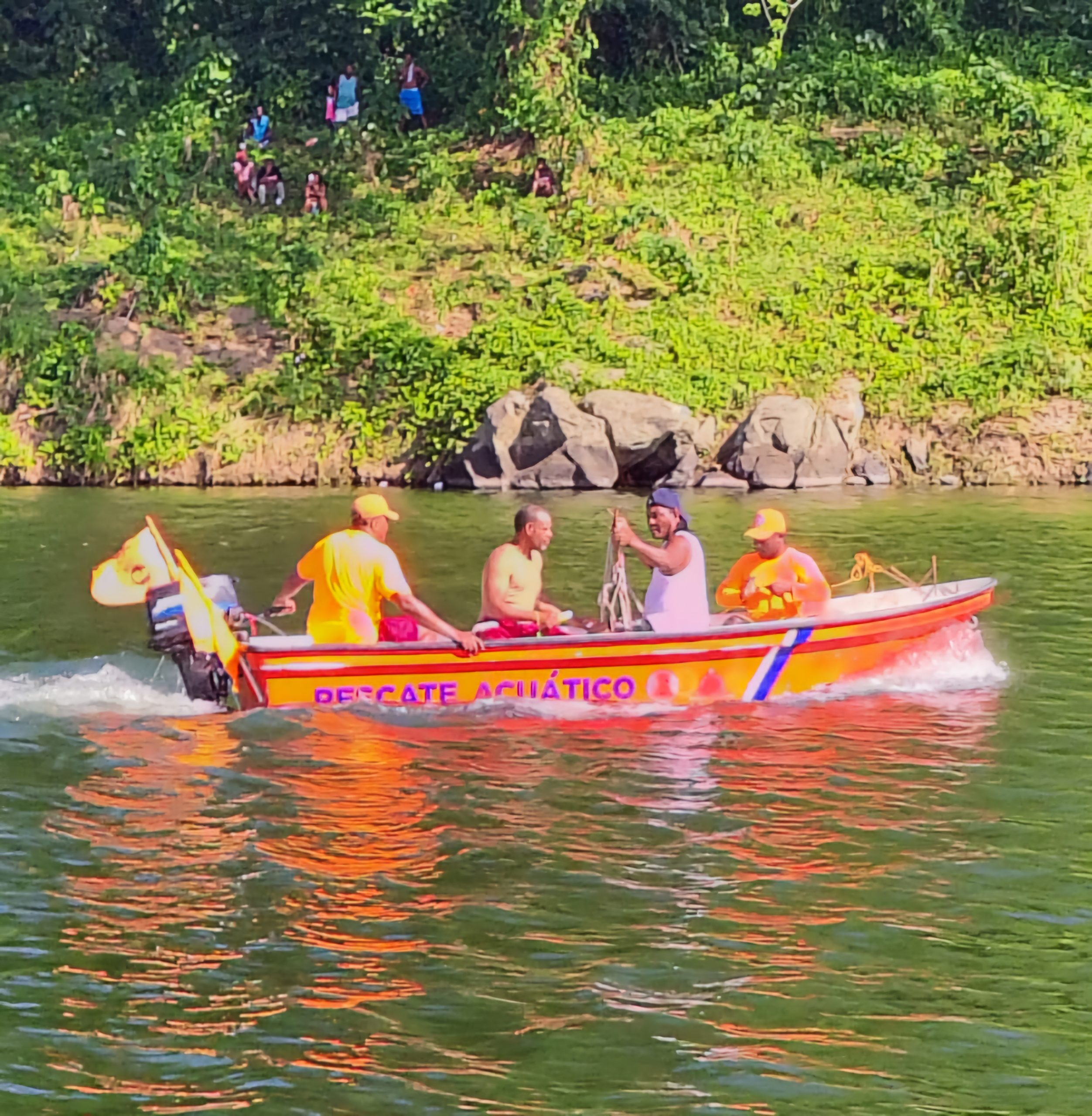 Hallan sin vida a joven desaparecido tras intentar cruzar el Río Soco en El Seibo