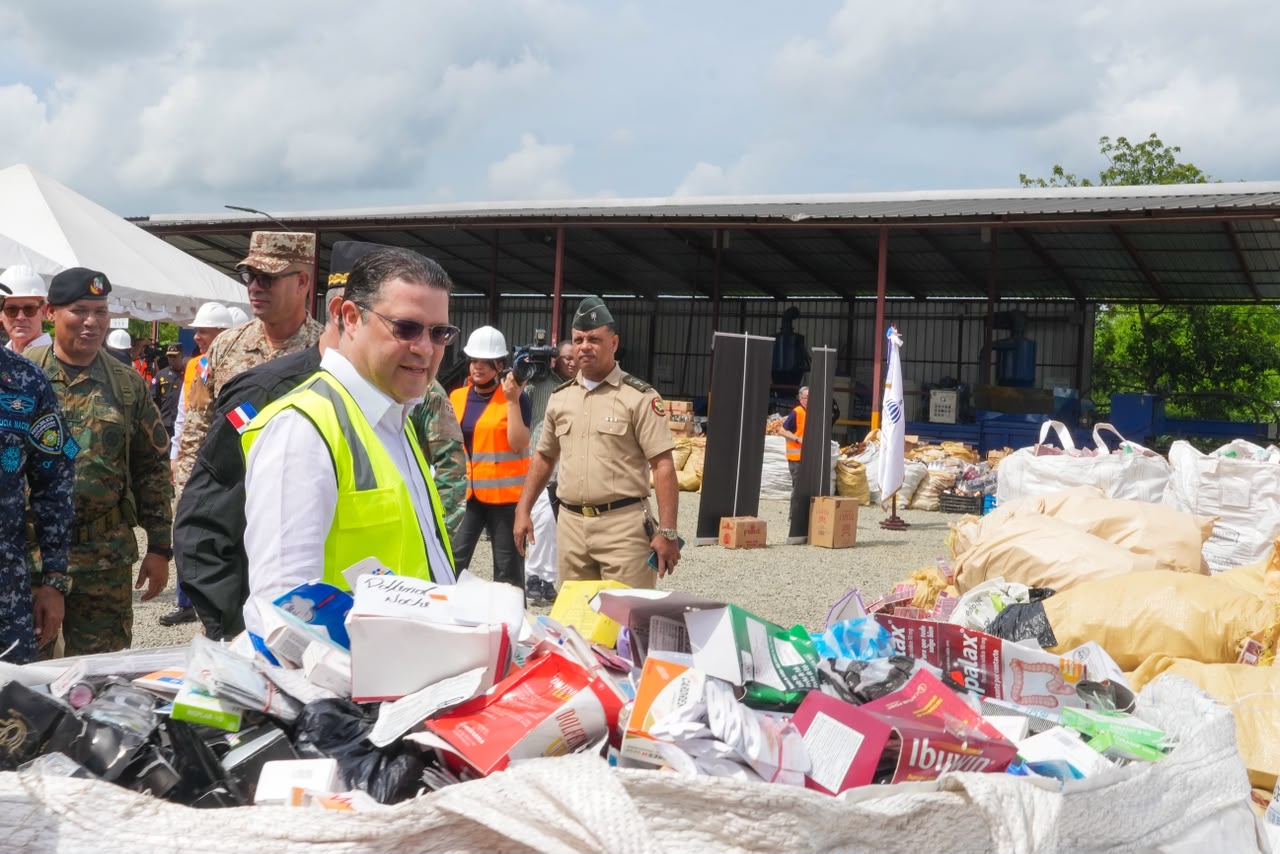 Comercio ilícito: Yayo y CECCOM destruyen casi 20 millones de mercancías ilegales valoradas en RD$394 millones