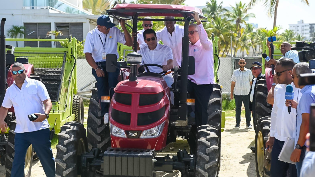 Equipos turísticos fortalecen la recolección de residuos con entrega de 42 unidades a ayuntamientos costeros