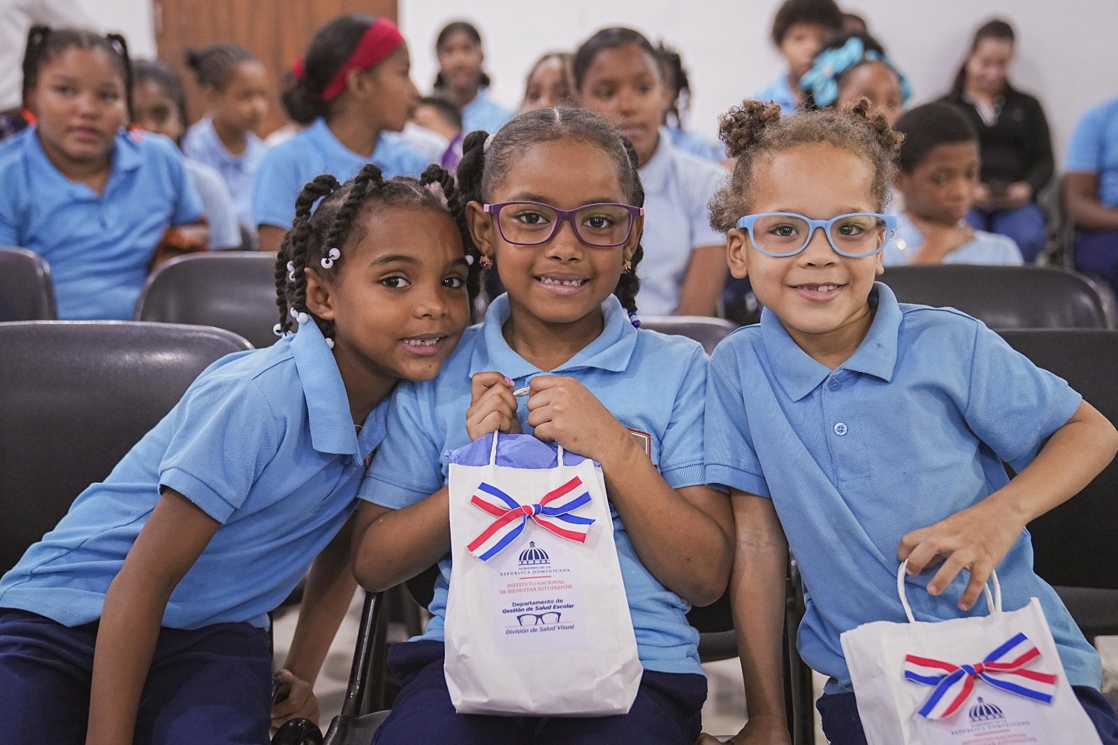 Salud visual beneficia a más de 4,700 estudiantes con lentes y 20 cirugías gratuitas del Inabie