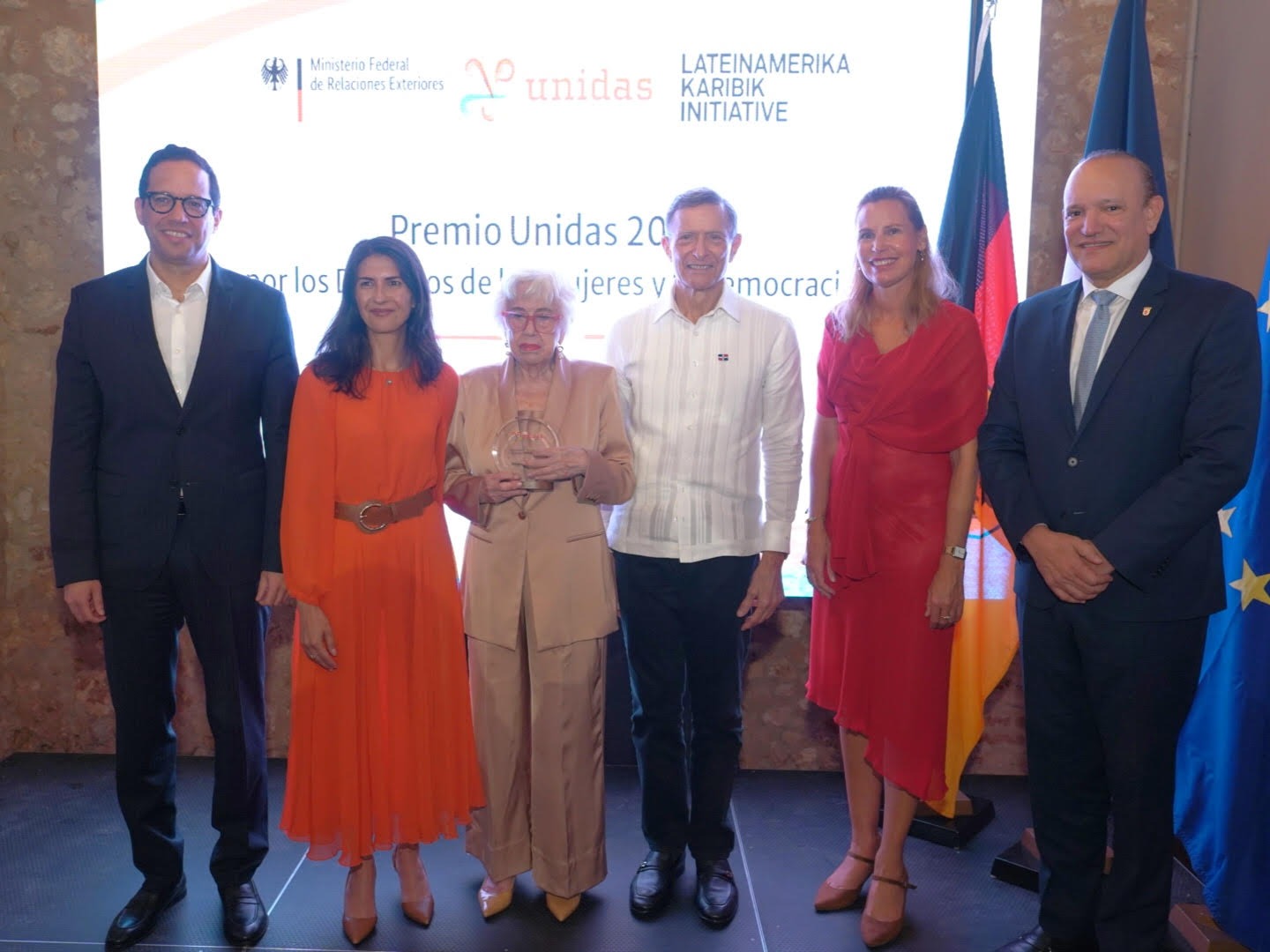 Premio Unidas por los Derechos de las Mujeres reconoce a Milagros Ortiz Bosch como primera dominicana por defensa de la democracia