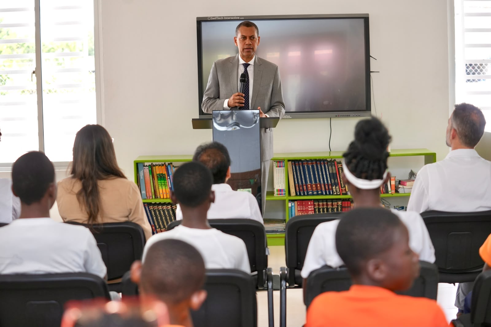 Conectividad digital fortalece procesos educativos y comunitarios en centro apoyado por Indotel