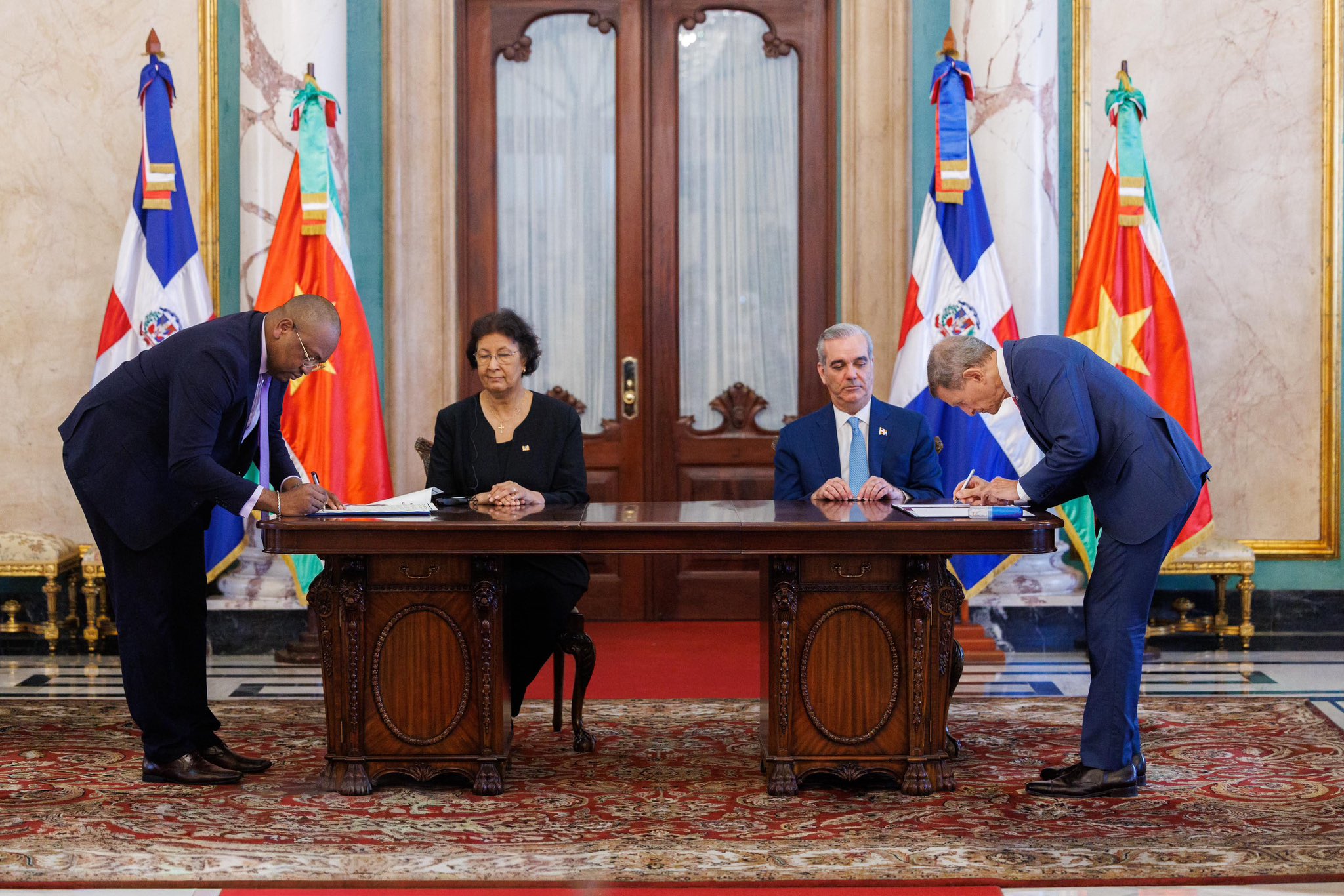 Cooperación bilateral entre República Dominicana y Surinam impulsa acuerdos en turismo, inversión y agricultura