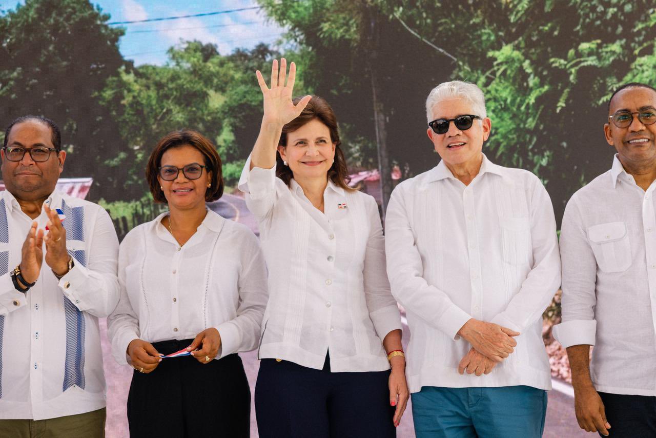 Desarrollo comunitario es impulsado por Raquel Peña con agenda de juventud y producción en Monte Plata