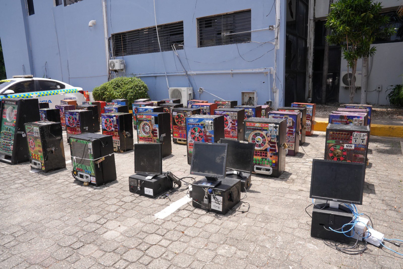 Máquinas ilegales ocupan DINTEL y Ministerio Público con incautación de 87 tragamonedas en Santo Domingo