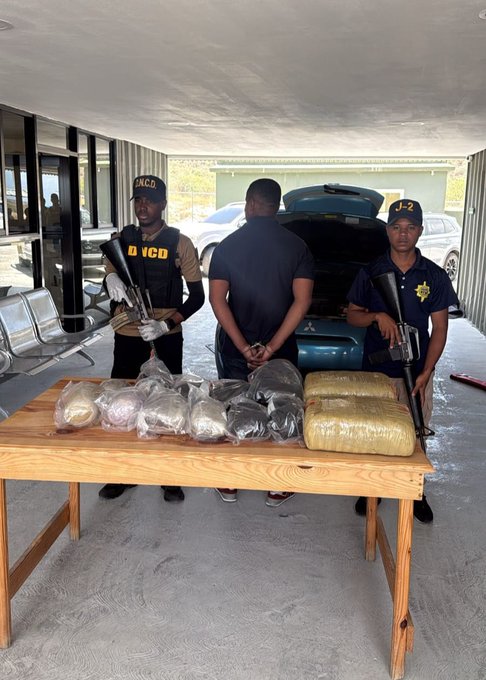 Marihuana incautada en Barahona deja un detenido tras decomiso de 37 libras ocultas en vehículo