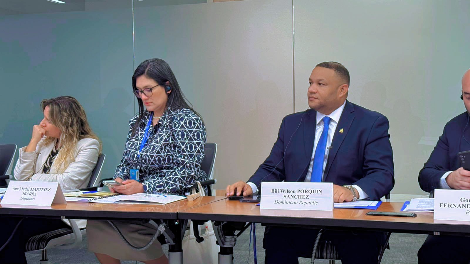 Liderazgo policial dominicano se fortalece con la participación de un oficial en programa internacional sobre trata y tráfico de migrantes