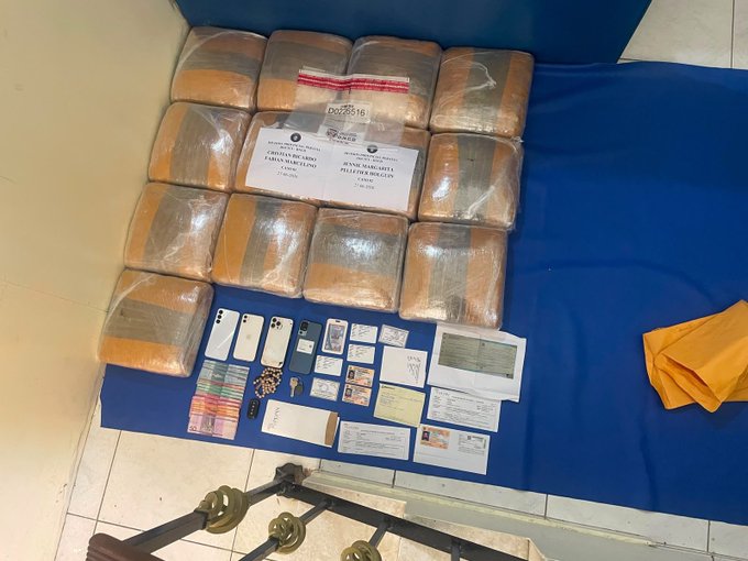 Marihuana en Azua ocupan 129 libras ocultas en vehículo y arrestan a dos personas