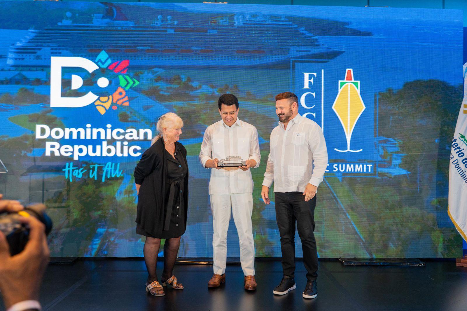 Turismo de cruceros impulsa reconocimiento FCCA a David Collado por crecimiento en República Dominicana