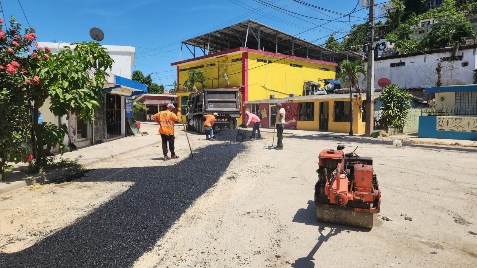 Bacheo vial inicia en El Millón de Samaná tras obras de alcantarillado ejecutadas por Inapa