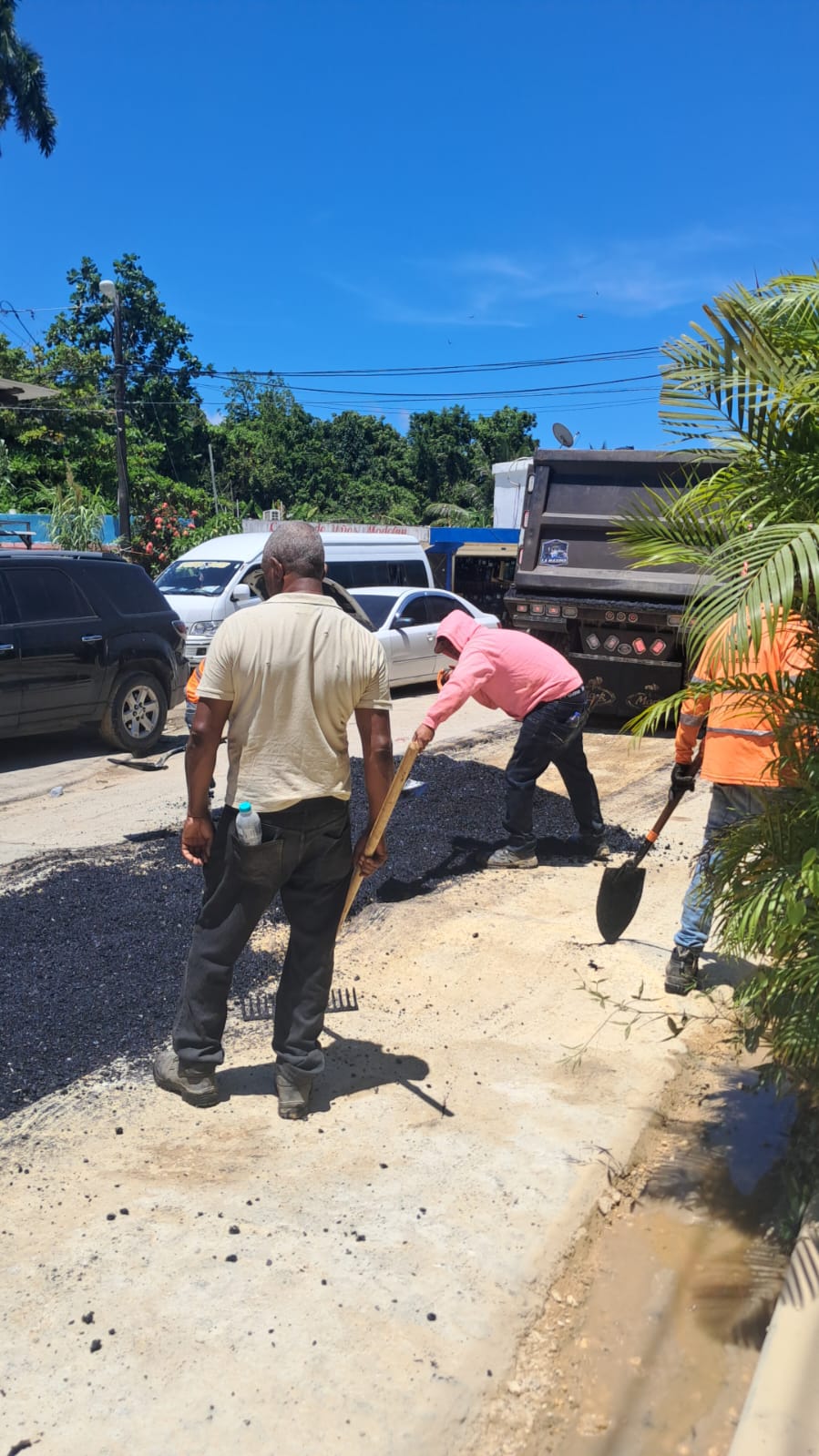Bacheo vial inicia en El Millón de Samaná tras obras de alcantarillado ejecutadas por Inapa