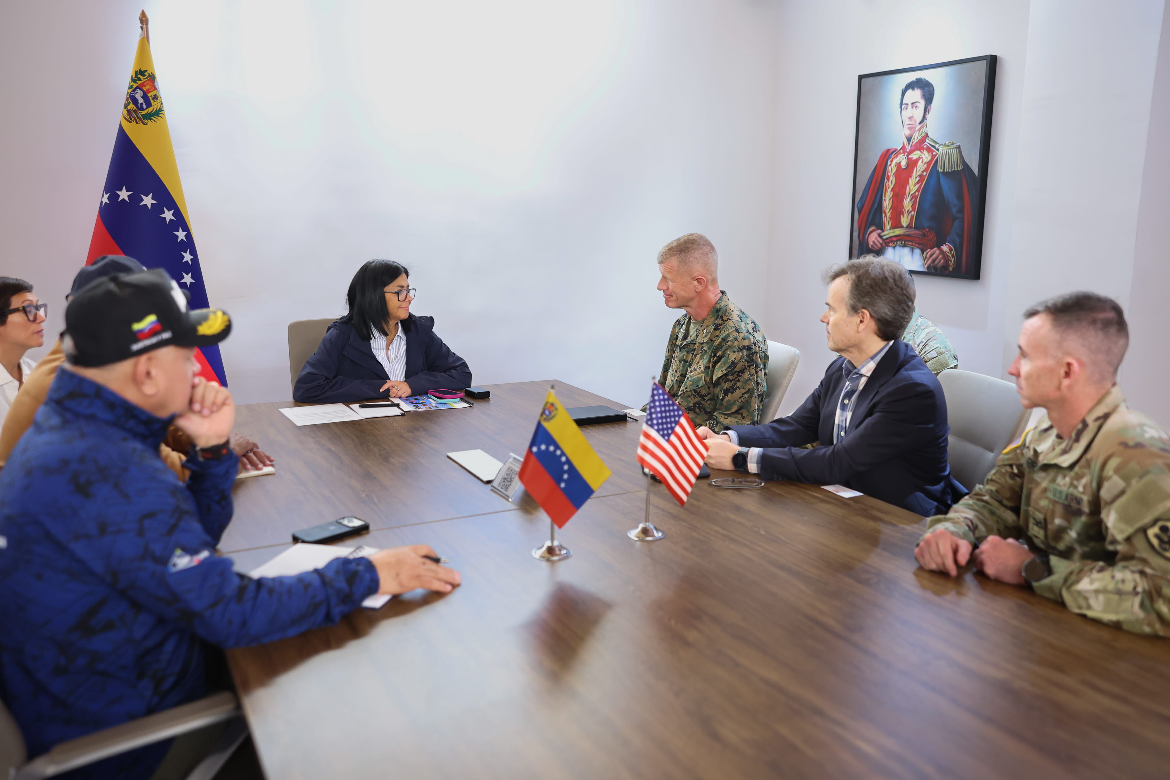 Crisis en Venezuela reúne a Delcy Rodríguez con expertos de EE. UU. tras terremotos con más de 900 fallecidos