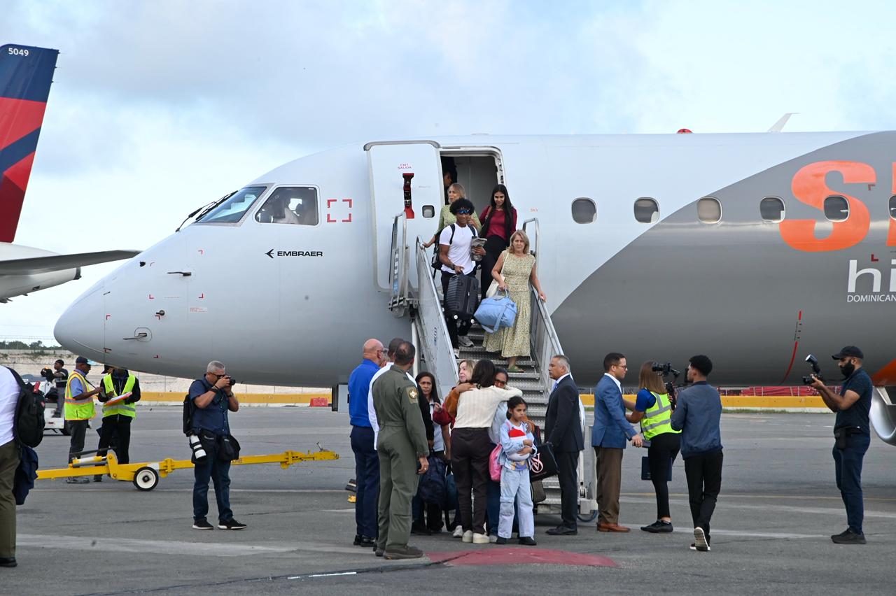 Repatriación desde Venezuela suma 109 dominicanos tras llegada de vuelo humanitario con 65 evacuados