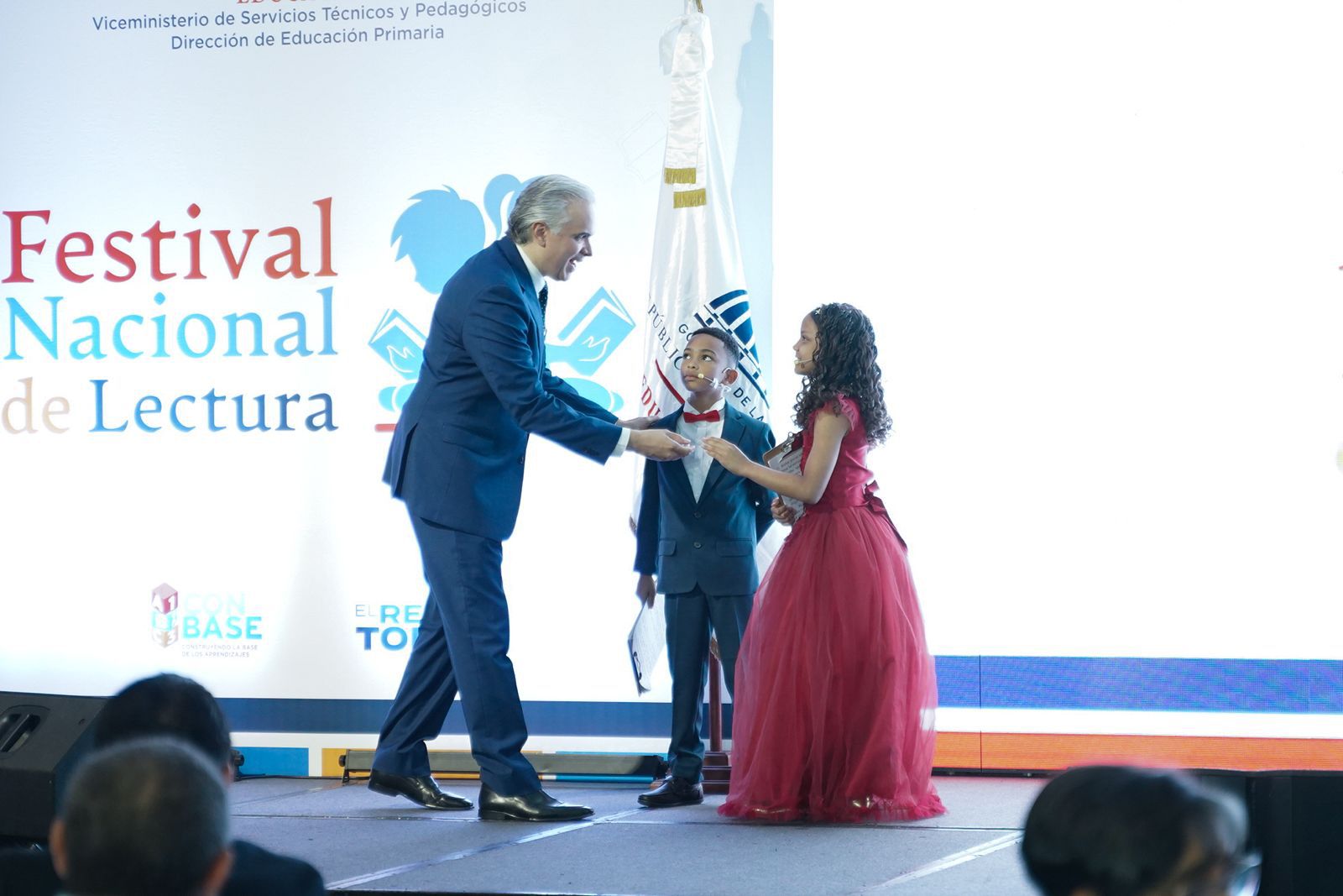 Festival de lectura reúne a estudiantes de las 18 regionales para mostrar avances en alfabetización