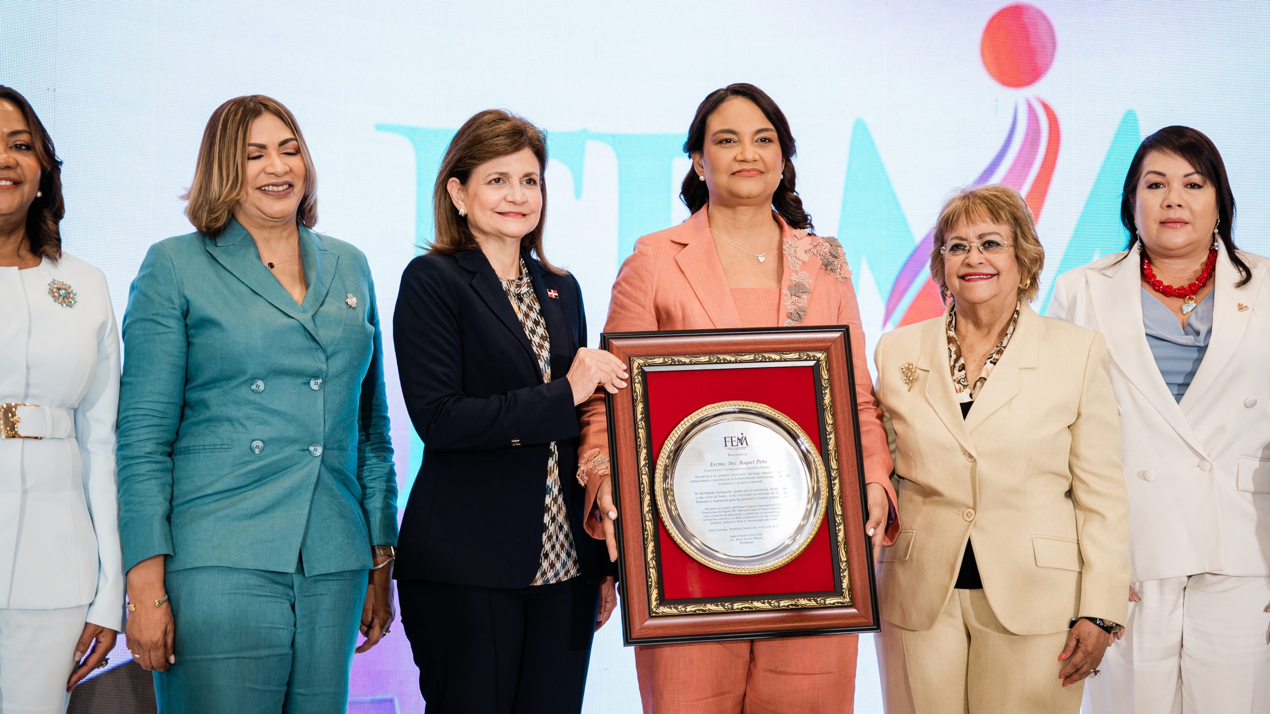 Transformación digital impulsa innovación y competitividad en congreso empresarial organizado por FEM